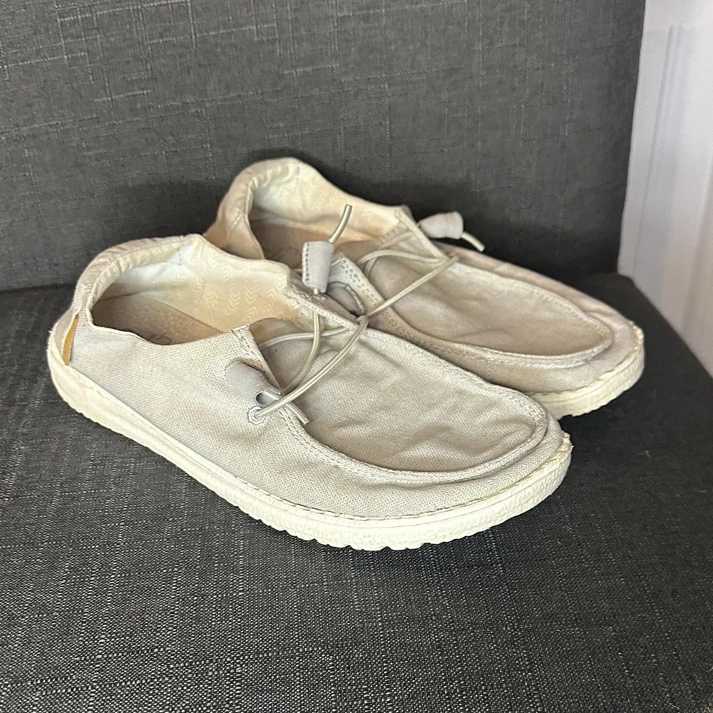 Hey Dude Wendy Women’s Size 7 Light‎ Gray Loafers